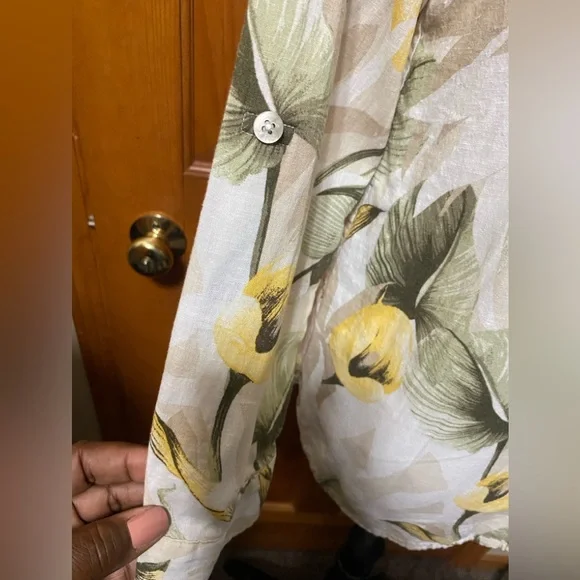 Chico’s Floral Print Button-Up Blouse - Picture 4 of 5